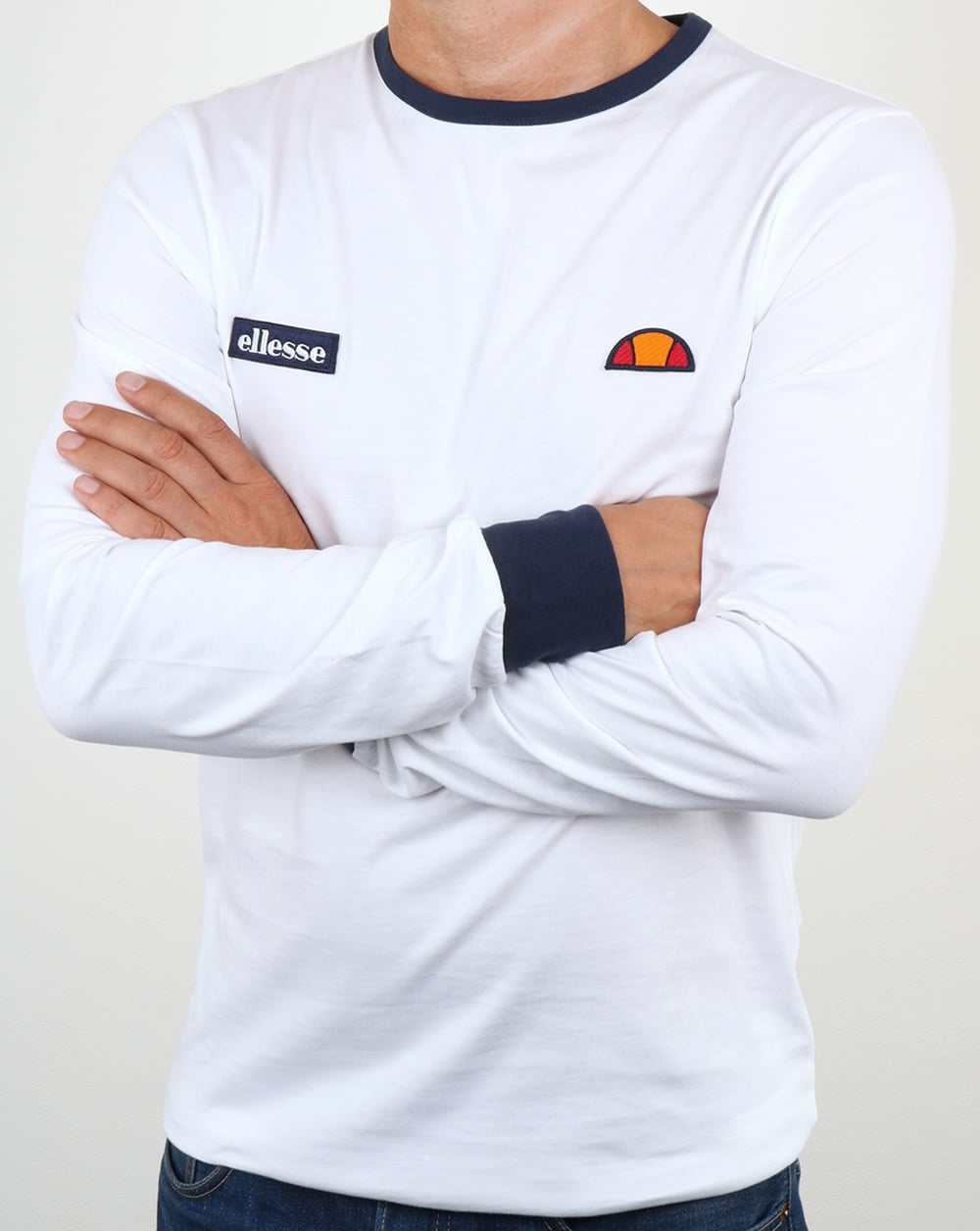 Ellesse – Ringer-T-Shirt mit langem Arm und Twin-Badge in Weiß