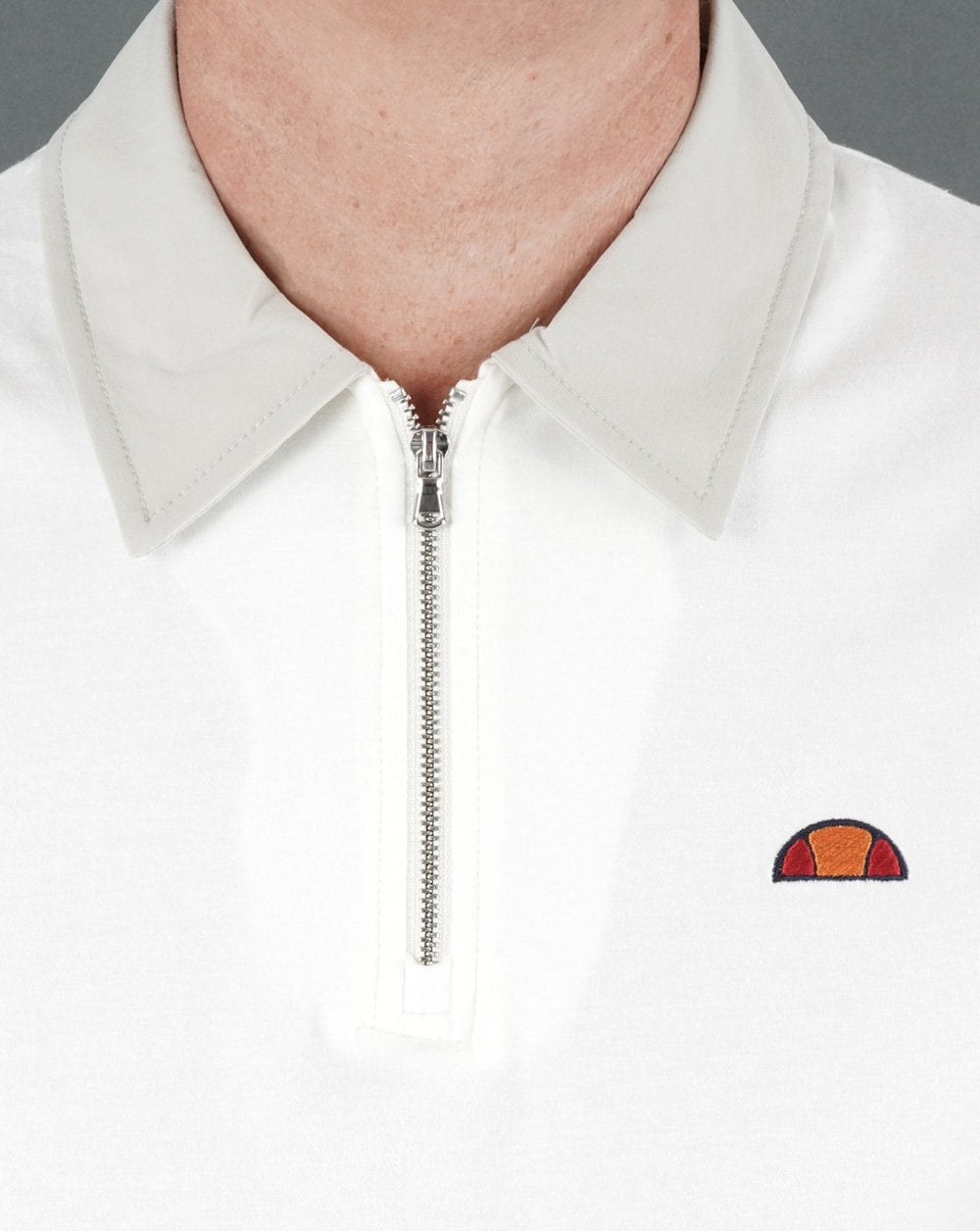 Ellesse – Poloshirt mit Reißverschluss in Creme